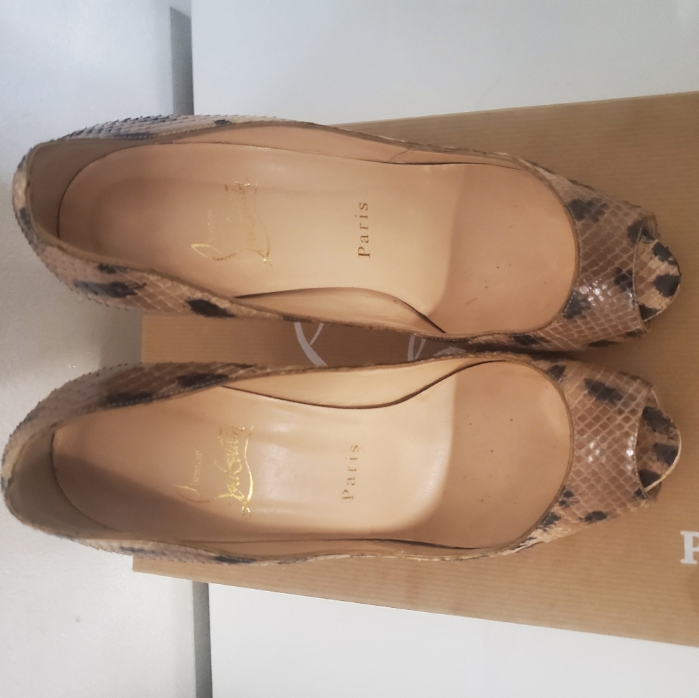 Beautiful Christian Louboutin Pumps - Picture 5 of 8